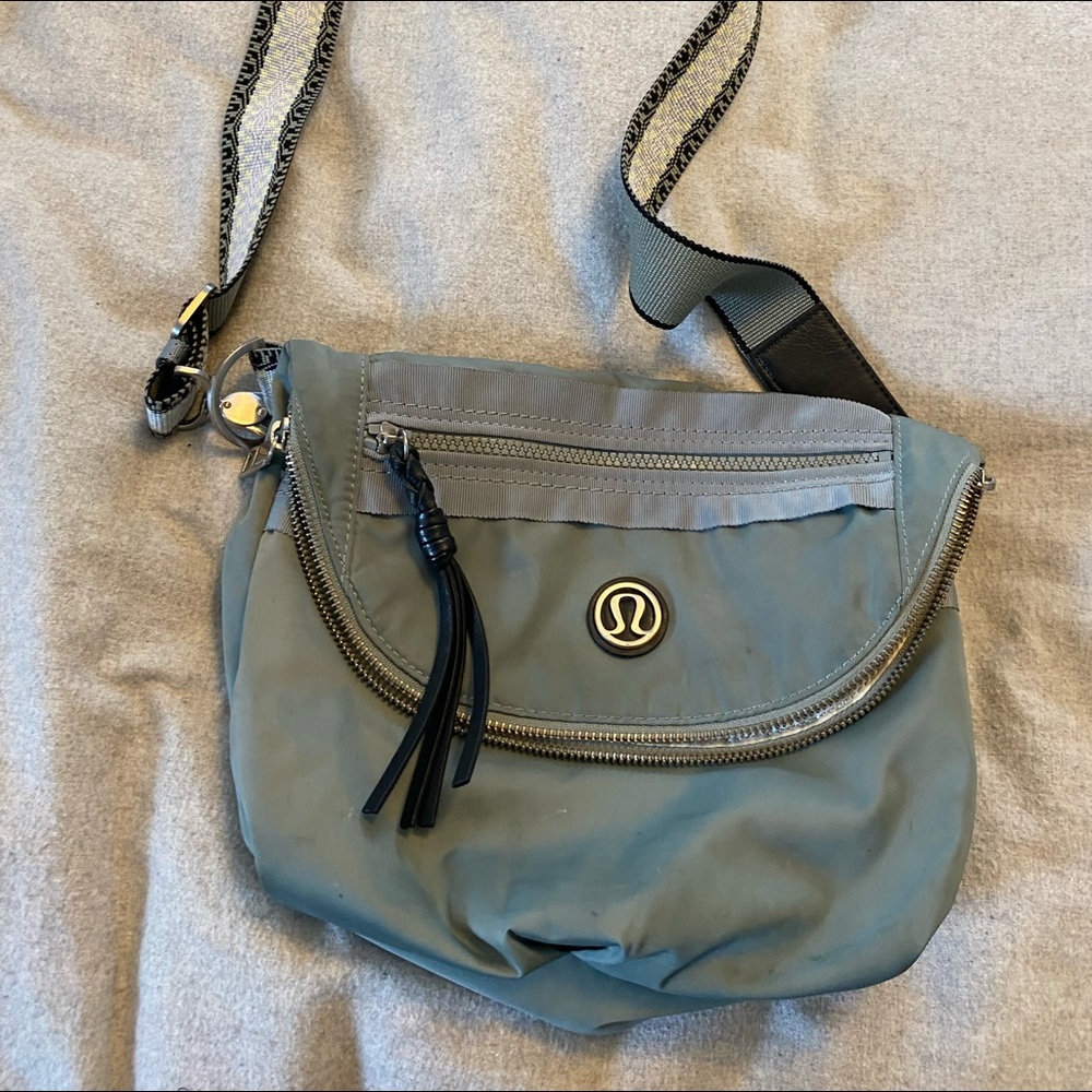 Lululemon festival bag